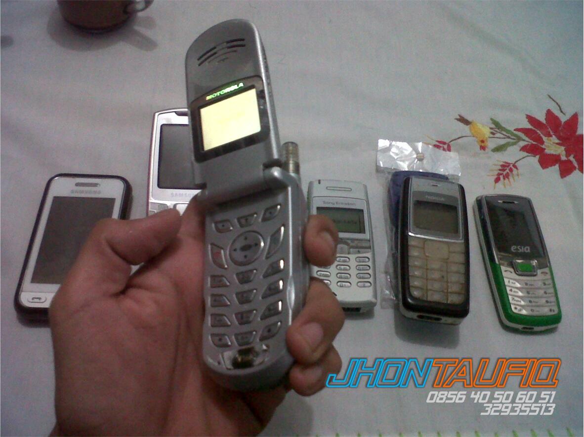 Terjual HP Jadul SAMSUNG WAVE WIFI FLIP Z240 MOTOROLA FLIP 