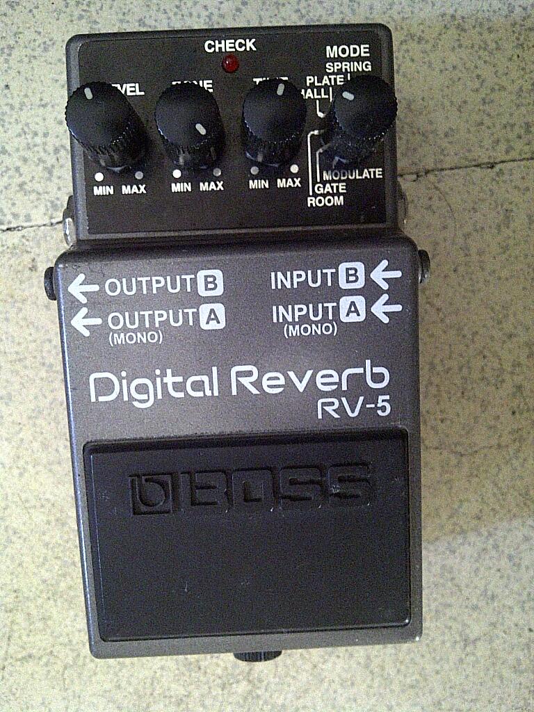 stomp box boss digital reverb rv-5