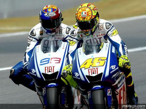 Kangen liat duel Rossi vs Lorenzo...!!!