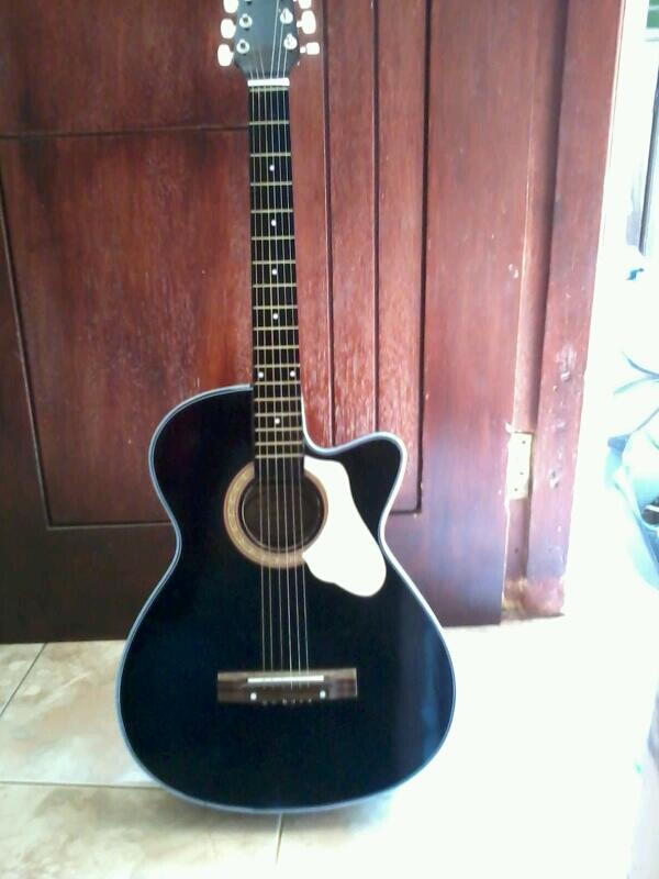Black gloss akustik gitar untuk pemula