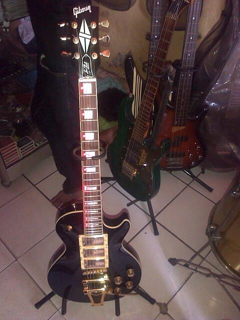 GITAR GIBSON BLACK BEAUTY LUAR BISA GANTENG