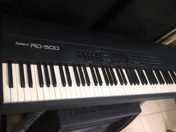 Keyboard Roland RD 500 Kondisi Bagus Siap Manggung
