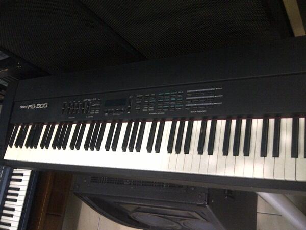 Keyboard Roland RD 500 Kondisi Bagus Siap Manggung