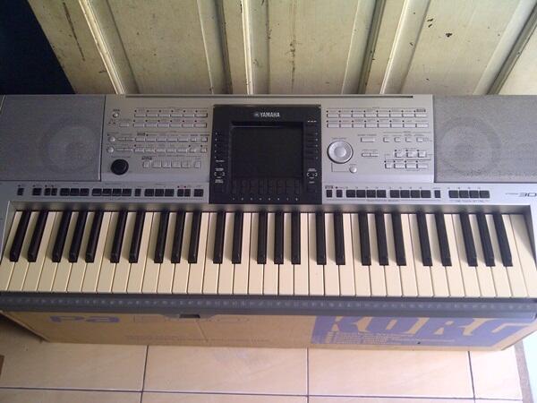 Keyboard Yamaha Psr 3000 Lcd Tv, muluss normal
