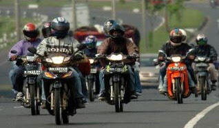 macam macam pengendara motor yang ada di jalanan