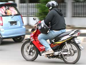 macam macam pengendara motor yang ada di jalanan