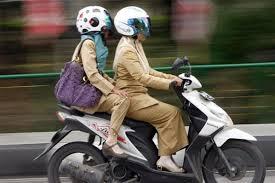 macam macam pengendara motor yang ada di jalanan