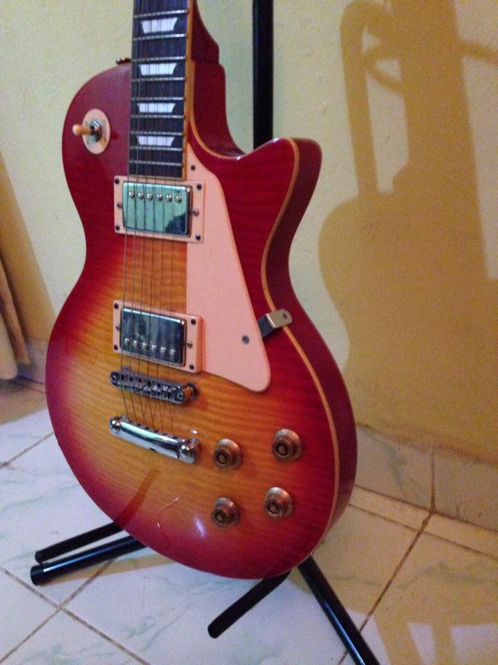 WTS Guitar electric/listrik Lespaul pabrikan murah terawat like new