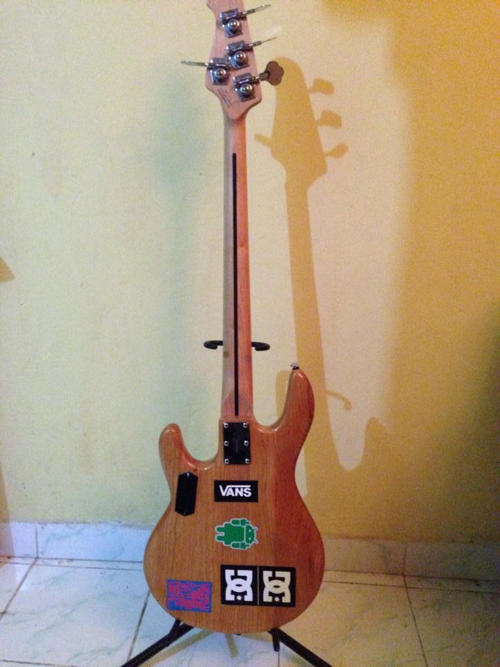 BASS STERLING by MUSICMAN Ray34 custom (aktif)