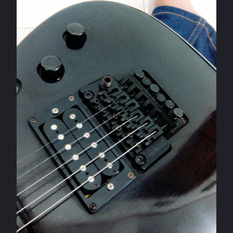 GITAR ELEKTRIK ROCKWELL DG 22 MULUS 2 KALI PAKAI + BANYAK BONUSNYA ! MUMER MASUK GANS