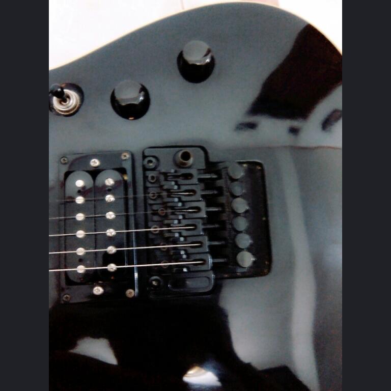 GITAR ELEKTRIK ROCKWELL DG 22 MULUS 2 KALI PAKAI + BANYAK BONUSNYA ! MUMER MASUK GANS