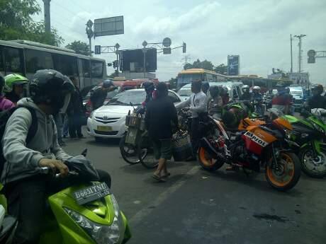 4 fenomena bikers dan pengendara mobil pengundang pertikaian di jalan. 