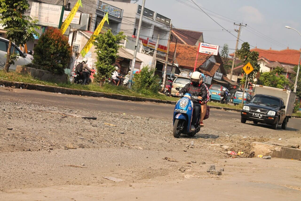 &#91;Curhatan warga Kab.Bogor&#93; Sampai Kapan Jalan Berlubang di Bogor Didiamkan Pemerintah