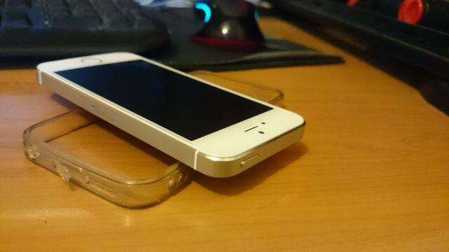 Iphone 5s GOLD 16gb garansi Indonesia WII mulus like new baru pake 2 bulan MURAH