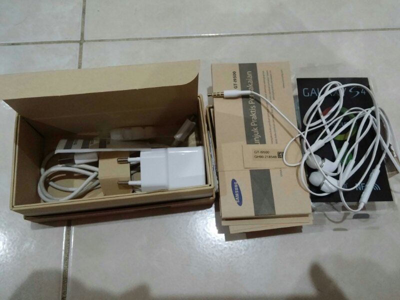 jual samsung galaxy s4 white garansi SEIN sampe oktober