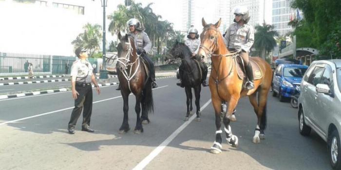 Enam Kuda Polisi Ikut Patroli di Sekitar KPU