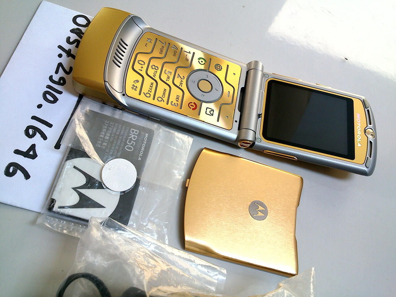 = RE-Stock Lagii Motorola RAZR V3i Gold Colour NOS Moto Indo !