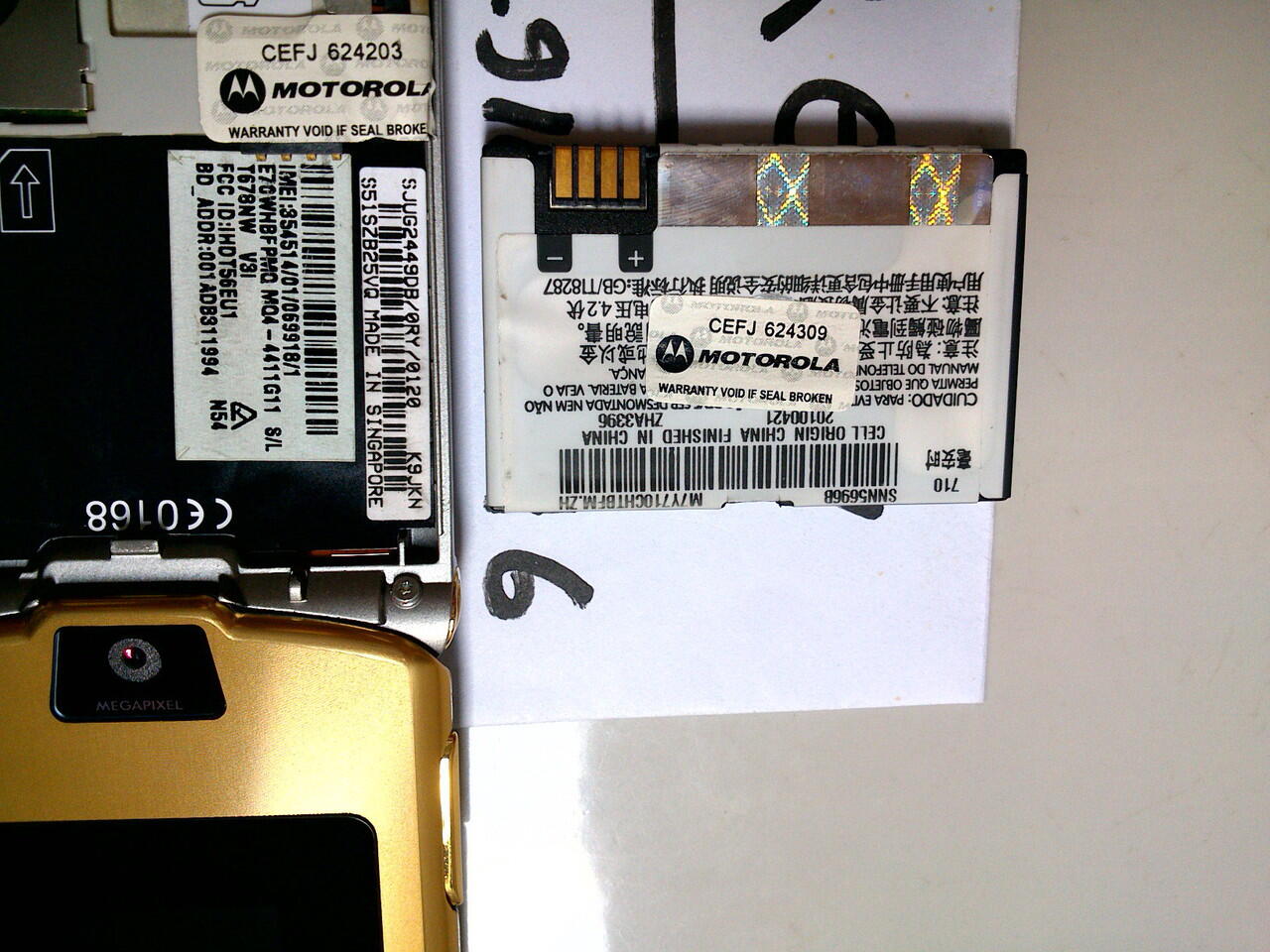 = RE-Stock Lagii Motorola RAZR V3i Gold Colour NOS Moto Indo !