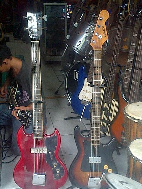 DHETONMUSIC SALE..BASS JAPAN JADOEL BERKUALITAS KAY SG DAN ISUZU STRATOCASTER