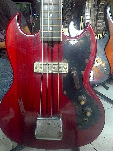 DHETONMUSIC SALE..BASS JAPAN JADOEL BERKUALITAS KAY SG DAN ISUZU STRATOCASTER