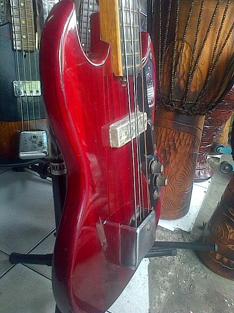 DHETONMUSIC SALE..BASS JAPAN JADOEL BERKUALITAS KAY SG DAN ISUZU STRATOCASTER