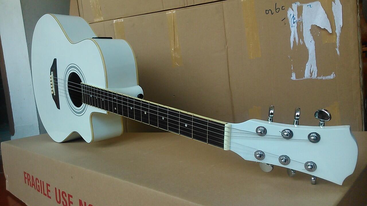 GITAR AKUSTIK ELEKTRIK SPRUCE PREAMP LCD TUNER BANDUNG
