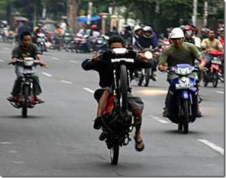 Hal Yang paling menyebalkan pada saat berkendara motor