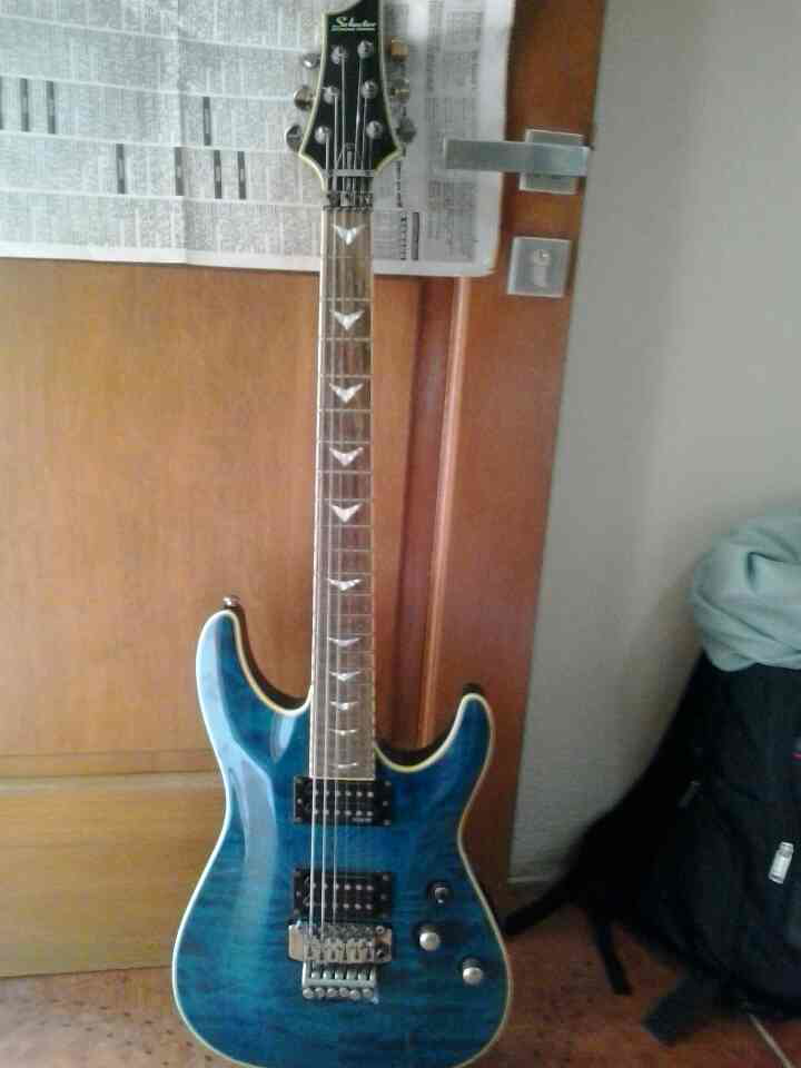 * Dijual gitar elektrik Schecter dan bass akustik Gillmore * urgent BU