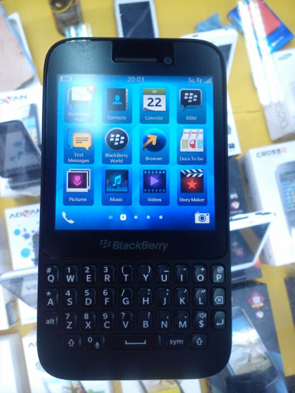 jual hp blackberry Q5 fullset terima COD dan REKBER