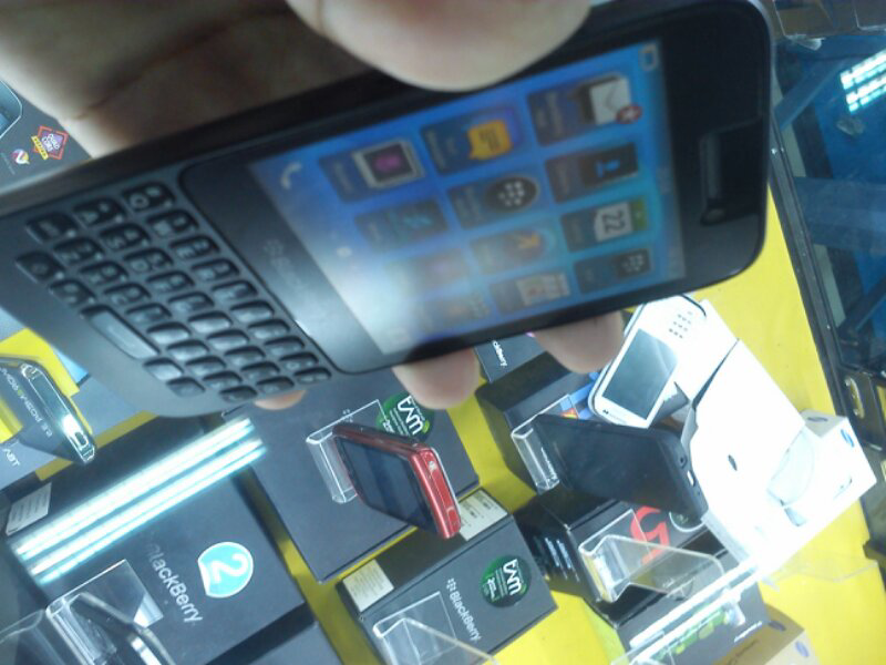 jual hp blackberry Q5 fullset terima COD dan REKBER