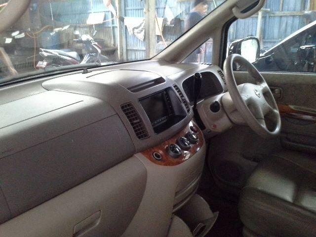 OVER KREDIT SERENA HWS AT 2006 HITAM, 10,5jt