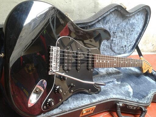 Sale..!!! Fender Stratocaster deluxe series Hss th 2000