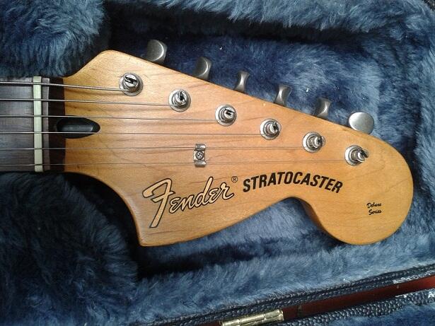 Sale..!!! Fender Stratocaster deluxe series Hss th 2000