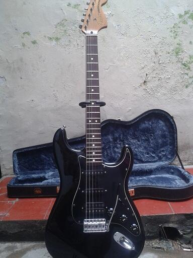 Sale..!!! Fender Stratocaster deluxe series Hss th 2000