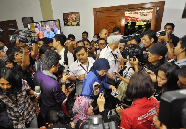 DIBALIK, Suasana pada hari Pengesahan Rekapitulasi Hasil Pilpres 2014