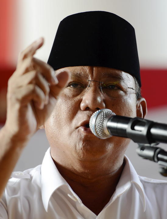 DIBALIK, Suasana pada hari Pengesahan Rekapitulasi Hasil Pilpres 2014