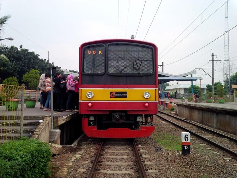 Jalan-jalan dari St. Ps.Minggu ke St. Jakarta Kota naik kereta &#91;pic&#93;