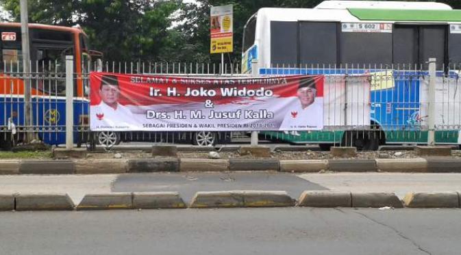 &quot;Prabowo-Hatta&quot; Ucapkan Selamat ke Jokowi-JK Lewat Spanduk