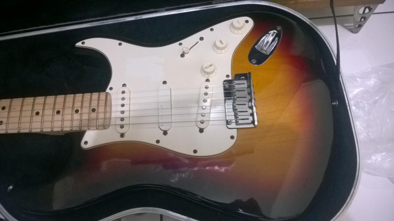 FENDER Stratocaster American Standart U.S.A..... Top... Markotop