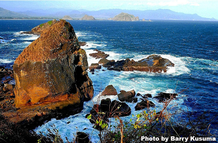 Papuma Jember Pantai terindah di Jawa Timur.