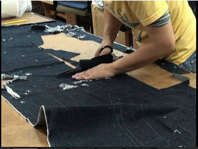 Wow! SINGA &amp; MACAN di kebun binatang Jepang MENDESAIN celana JEANS!