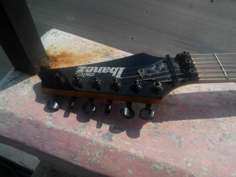 ibanez gio grg 270 hitam updown dan merah semiupdown mulus dibekasi