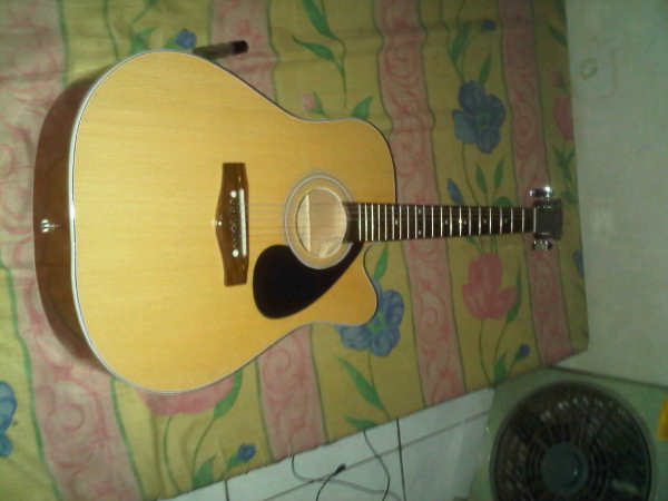 gitar akustik yamaha
