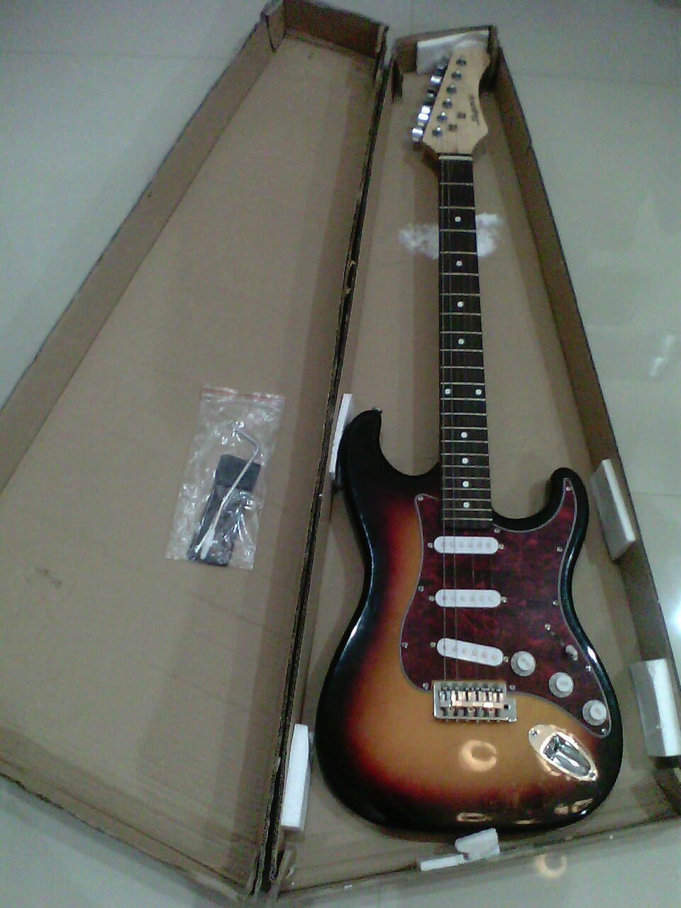 Gitar Legacy Stratocaster eks gramedia