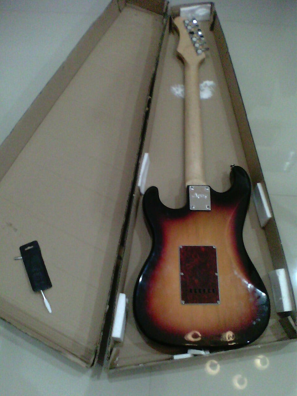 Gitar Legacy Stratocaster eks gramedia