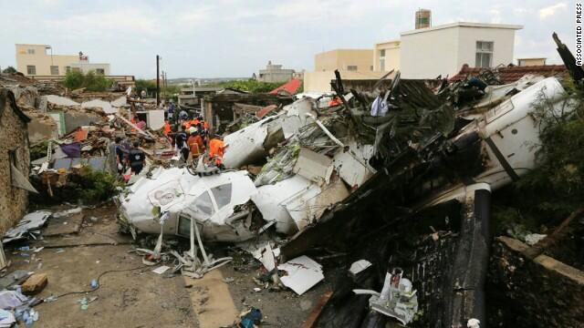 &#91;Breaking News&#93; Pesawat TransAsia jatuh di Negara Taiwan