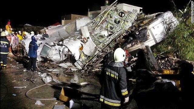 &#91;Breaking News&#93; Pesawat TransAsia jatuh di Negara Taiwan