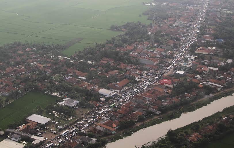 Ini Penampakan Macet Arus Mudik di Pantura dari Udara 