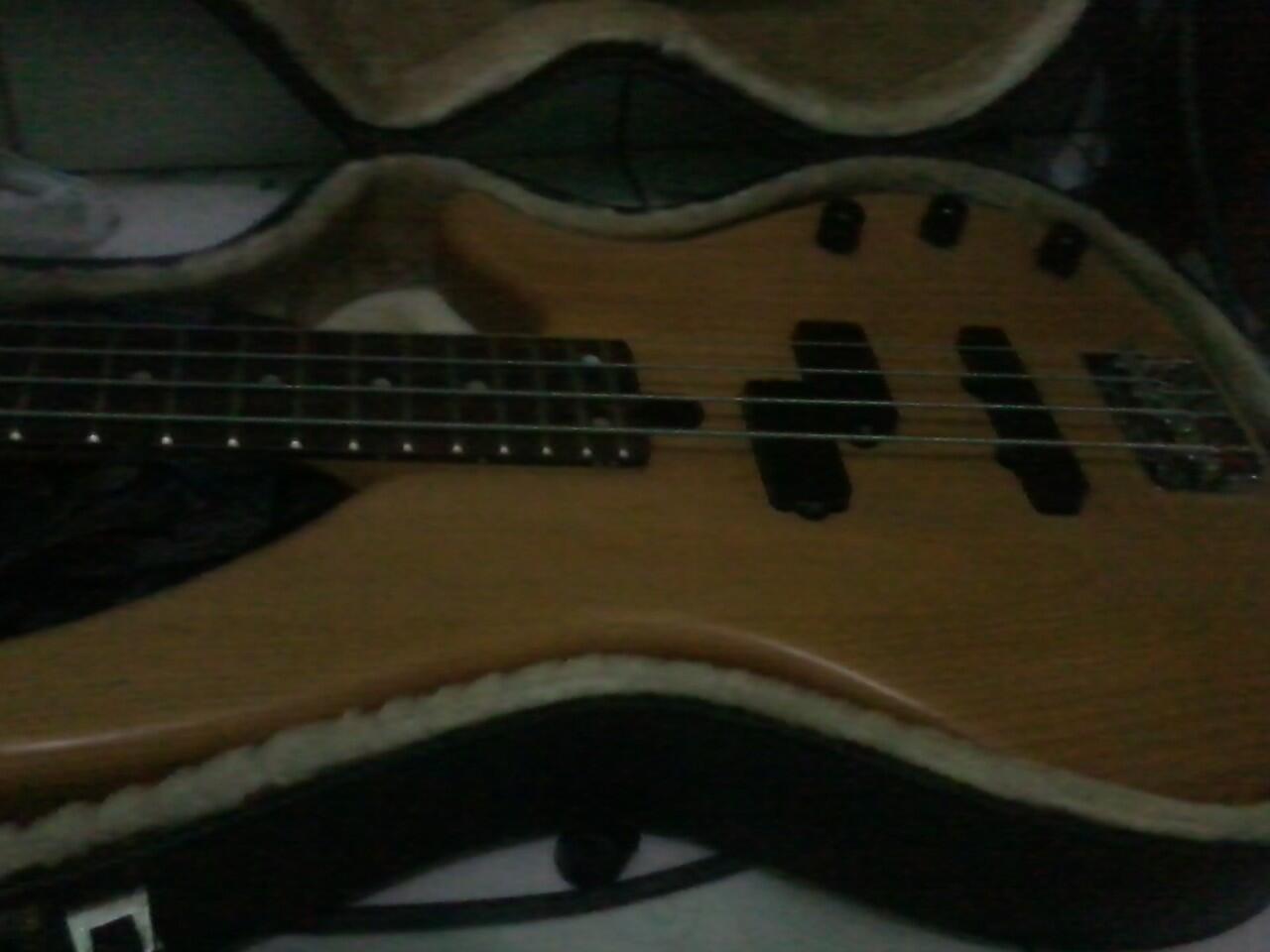 Bass Yamaha RBX 270J + Hardcase + Preamp