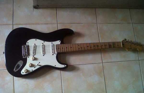 WANT TO BUY / Beli : Fender American std/deluxe Stratocaster